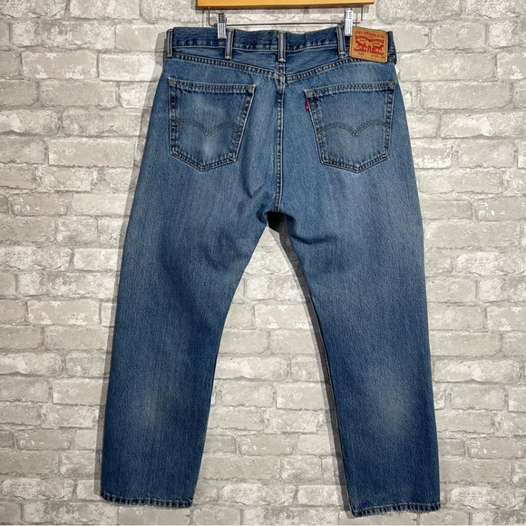 Levi's 505 Men's 38 x 30 Worn In Dad Jeans Straight Leg Distressed Blue Jeans - Picture 2 of 16